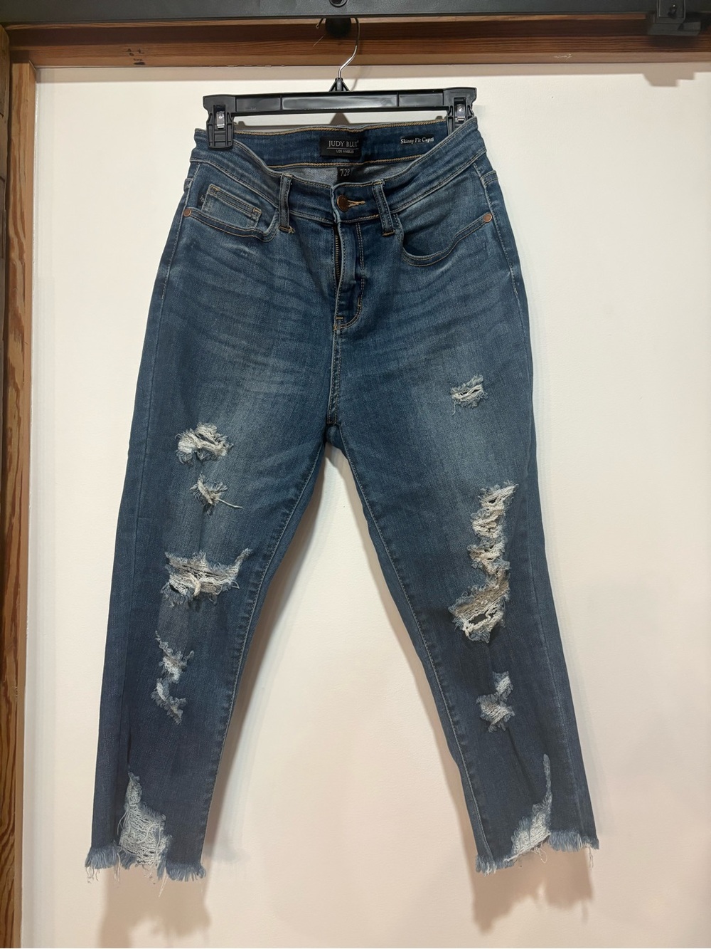 Judy Blue Distressed Dark Blue Boyfriend Capris